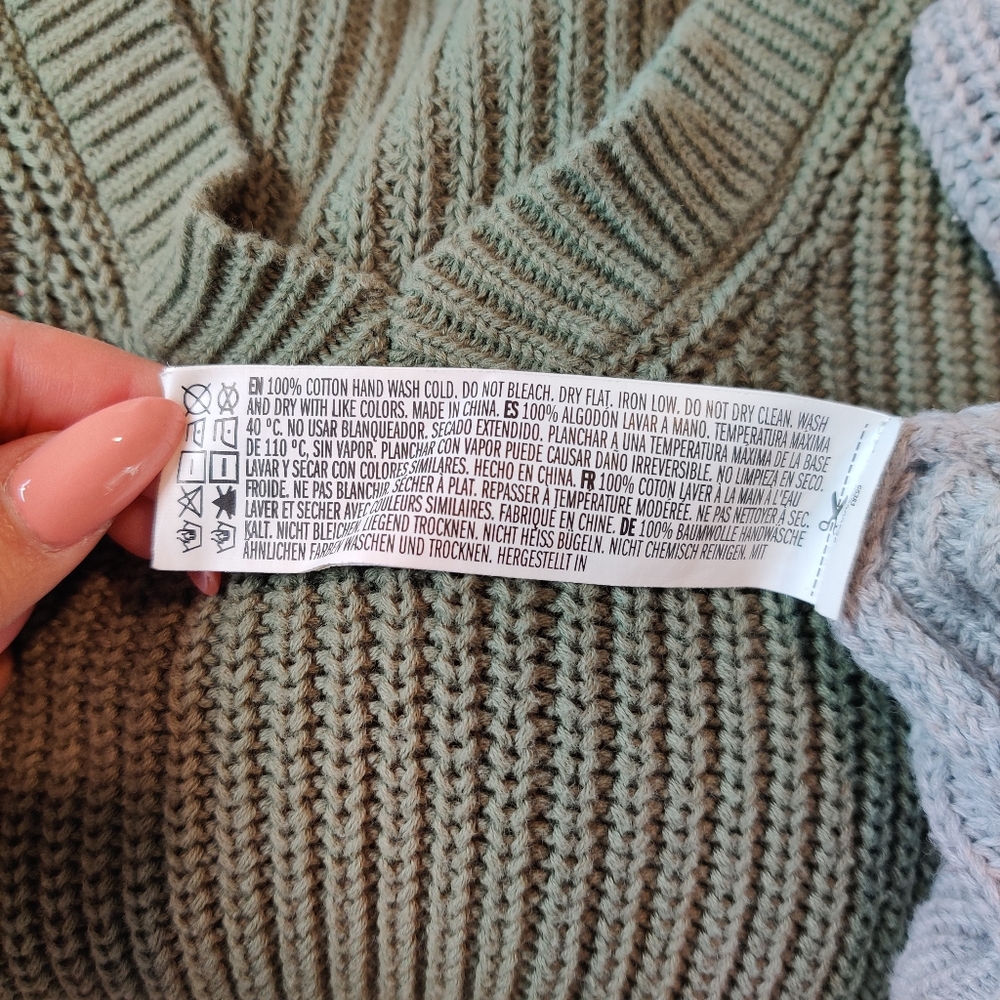 Forever 21 Cropped Gray & Green Sweater Bundle Size Small - Picture 4 of 8